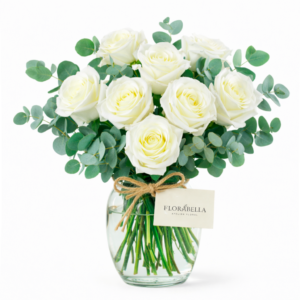 Arranjo em Vaso com Rosas Brancas e Eucalipto
